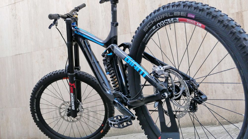 Giant Glory Advanced, състезателен DownHill, карбон, Bomber 58,Fox RC4