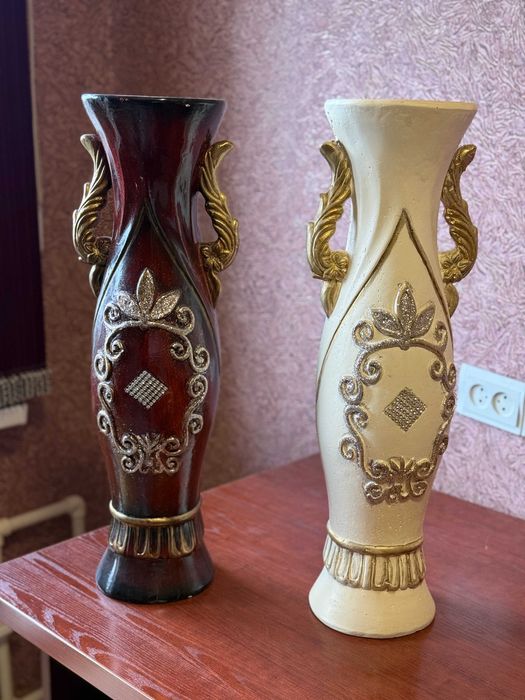 Вазы декоративные 2 штуки