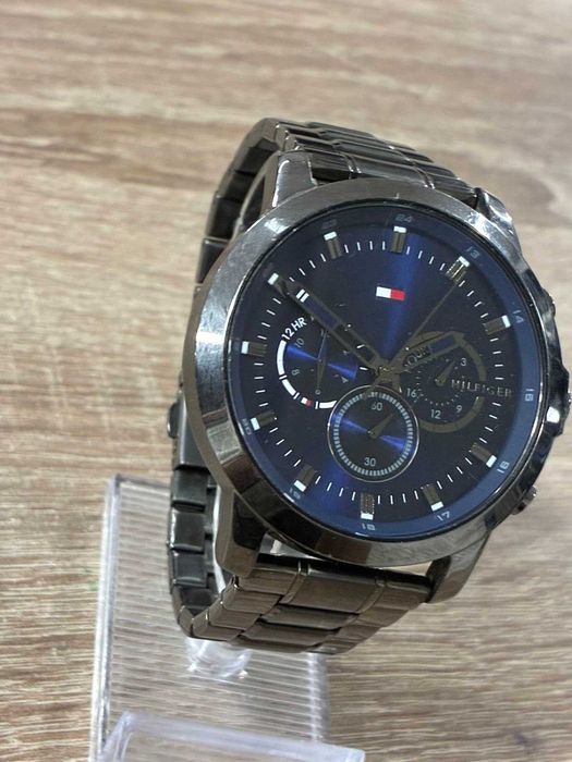 Часовник Tomy Hilfiger