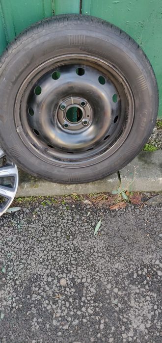 Vând roata, capace,covoare logan+cadou