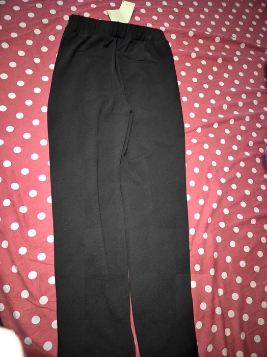Pantaloni Reserved cu eticheta