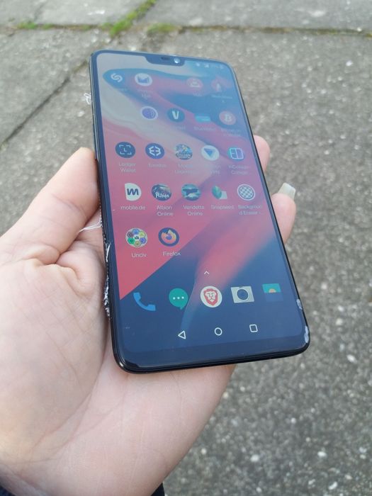 Oneplus 6 cu mici defecte dar perfect functional