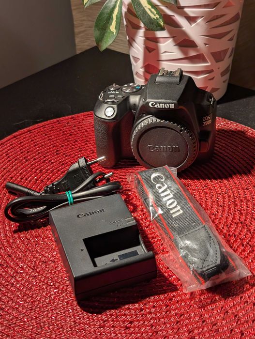 Body Canon DSLR 250D black nou