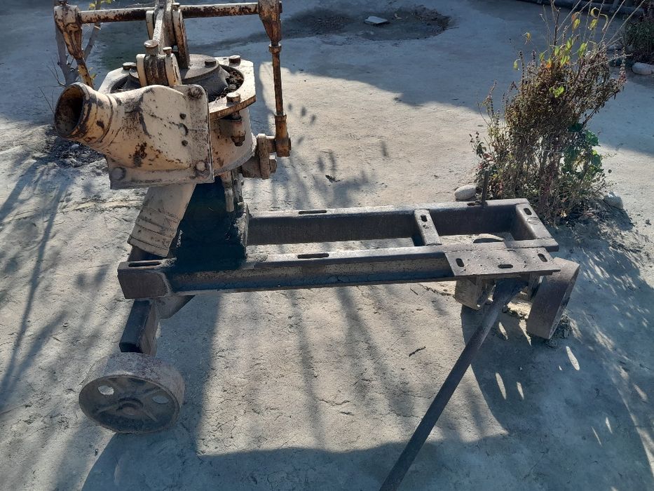 Suv nasosi.  Dala yerlarga suv haydash nasosi