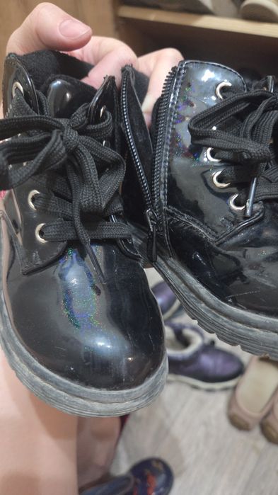 Продаются ботинки для девочки 26рр в отличном состоянии