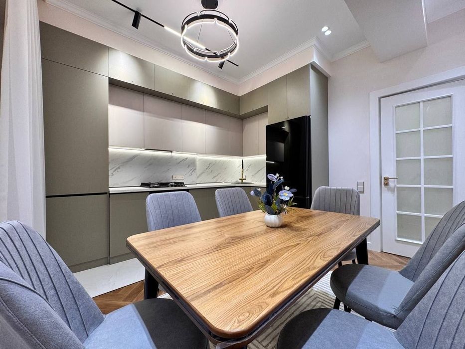 Продается 5ти ком квартира в новостройке, ор-р: Паркентский, 140м²