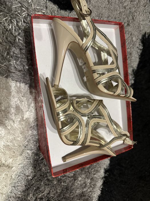 Pantofi cu toc stiletto Guess