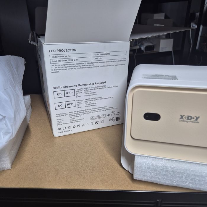 Професионален Интелигентен проектор с Android WiFi Bluetooth,5G