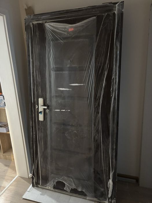 2 броя входни врати от апартамент 96х200см