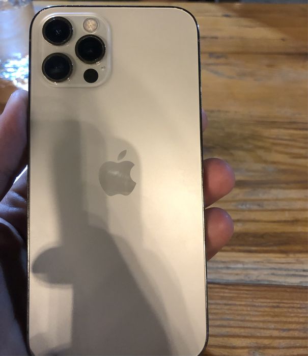 Продаётся айфон 12 про