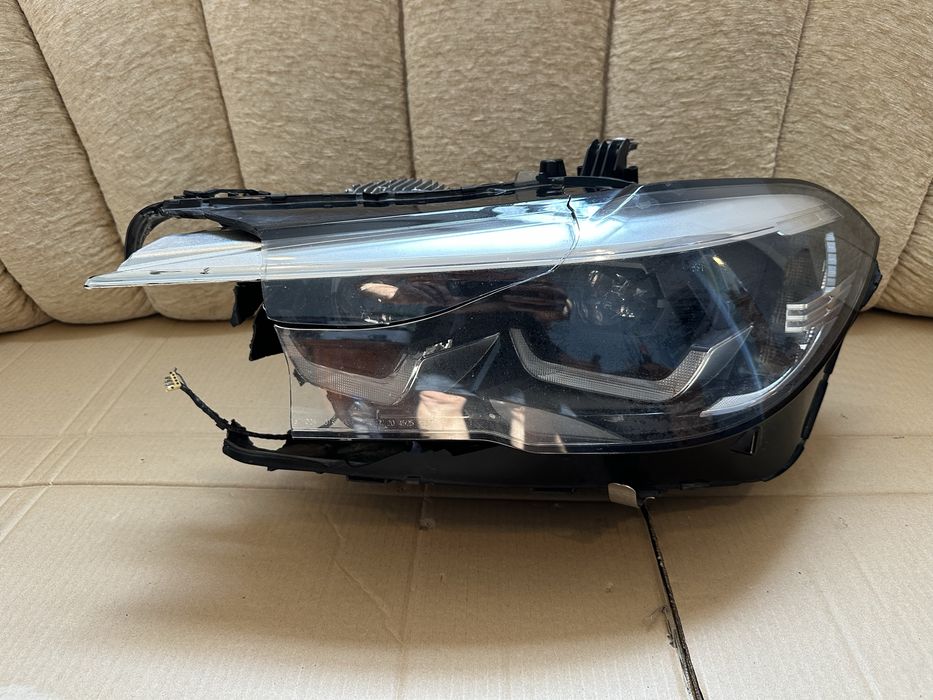 Far stanga BMW X5 G05, X6 G06 : Avariat / Spart