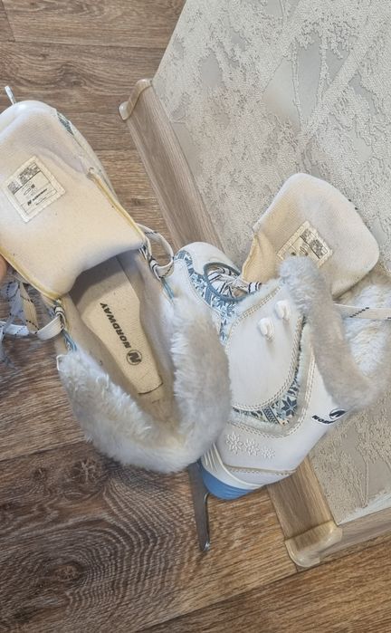 Продам фигурные коньки Nordway