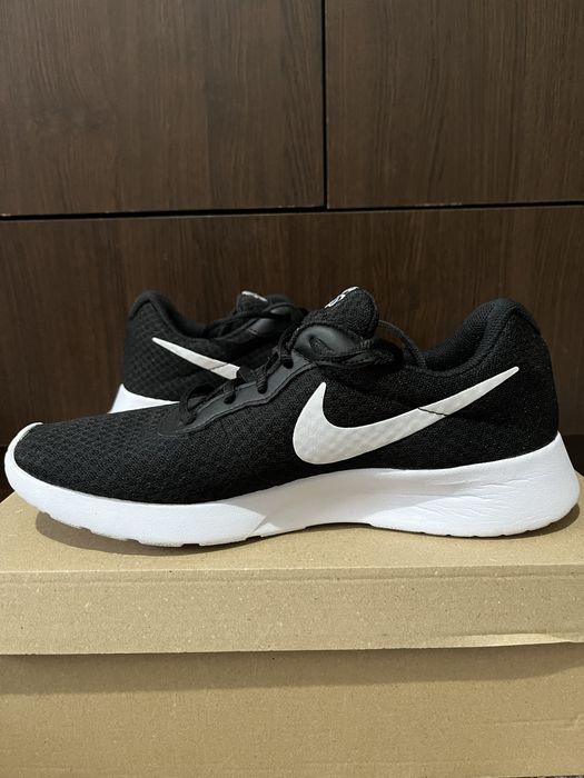 Дамски обувки Найк Tanjun