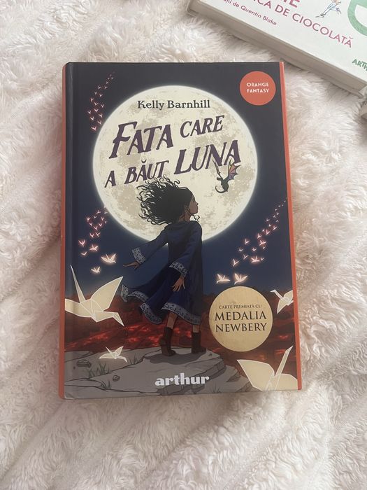 Carte Fata care a baut luna