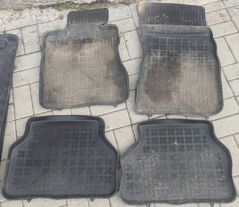 Гумени и Текстилни Стелки; Кори багажник; Xenon завиващ (Dynamic; за части) фар за BMW E60 / E61