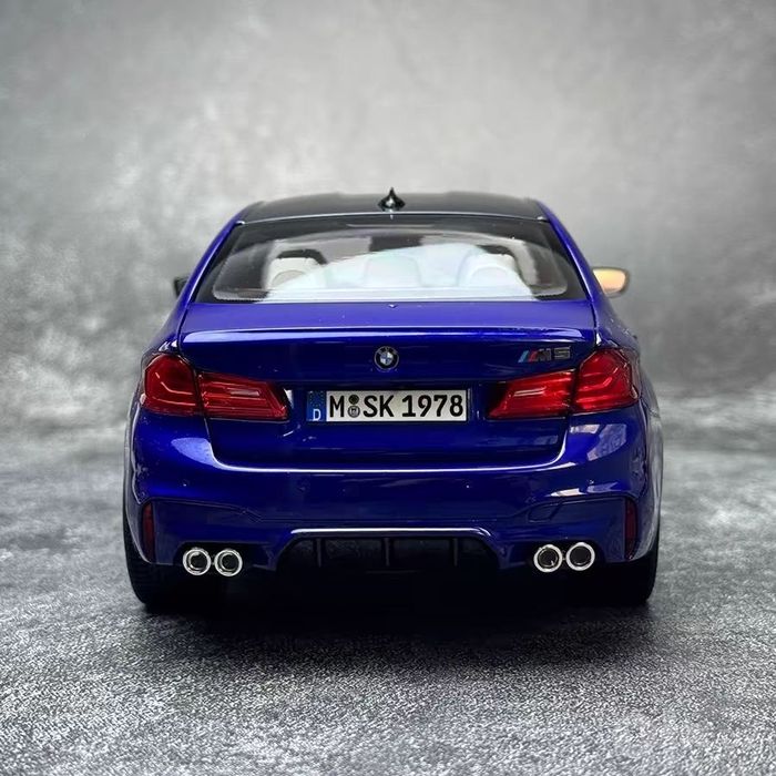 BMW M5 F90 1:18 premium