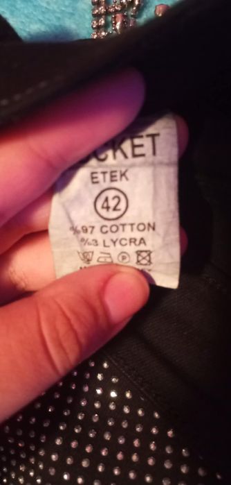 Fusta este noua ești intresata