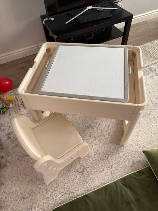 Детский стол со стулом