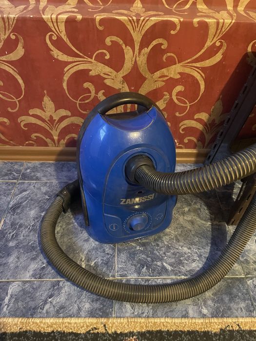 Aspirator cu sac Zanussi ZAN2415EL, 1400 W, 2 l, Albastru