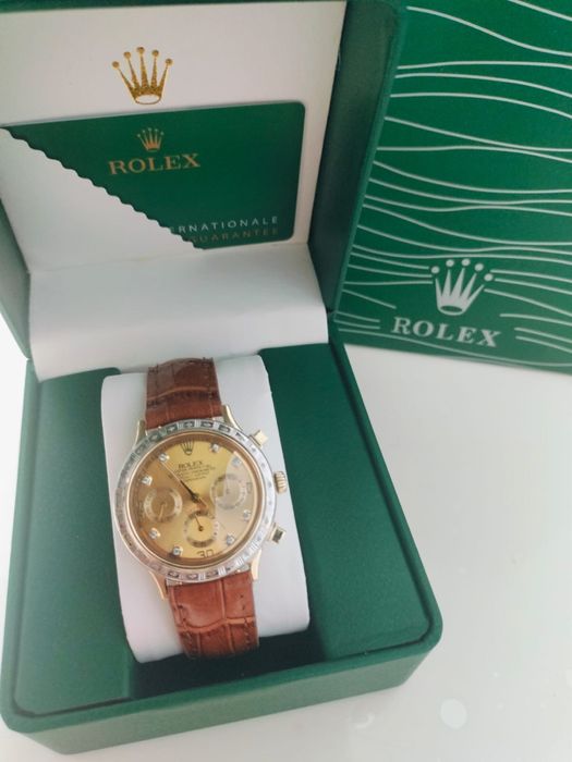 Золотые часы с бриллантами