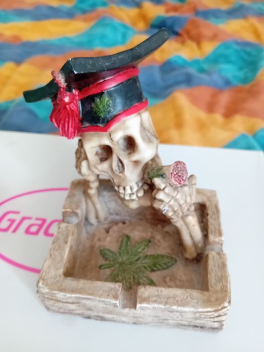 Două scrumiere decorative noi