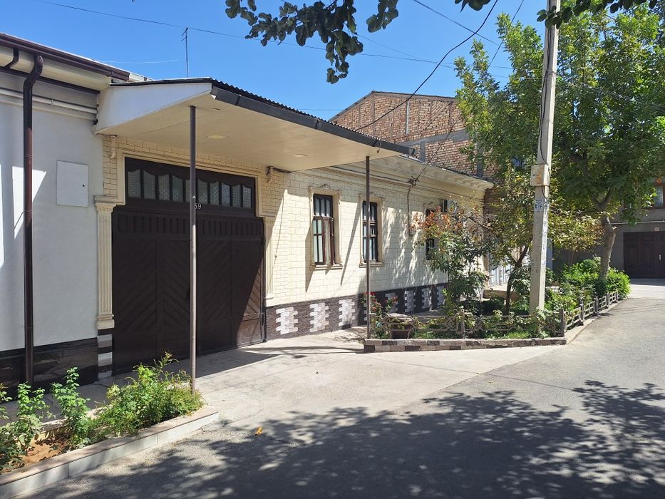 Продается двор в Чиланзарском районе, срочно