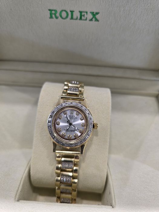Женские золотые Ролексы с россыпью бриллиантов в 2 карата