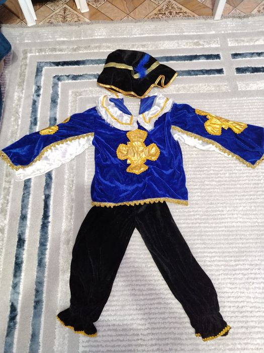 Продам детские костюмы