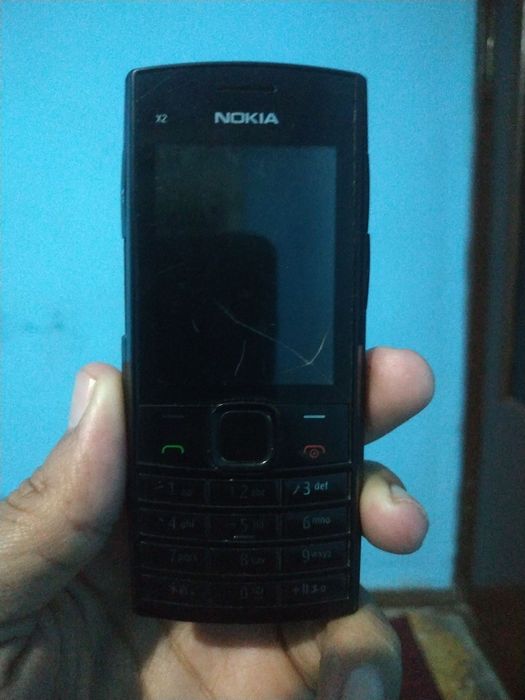 Nokia X2-02 sotiladi