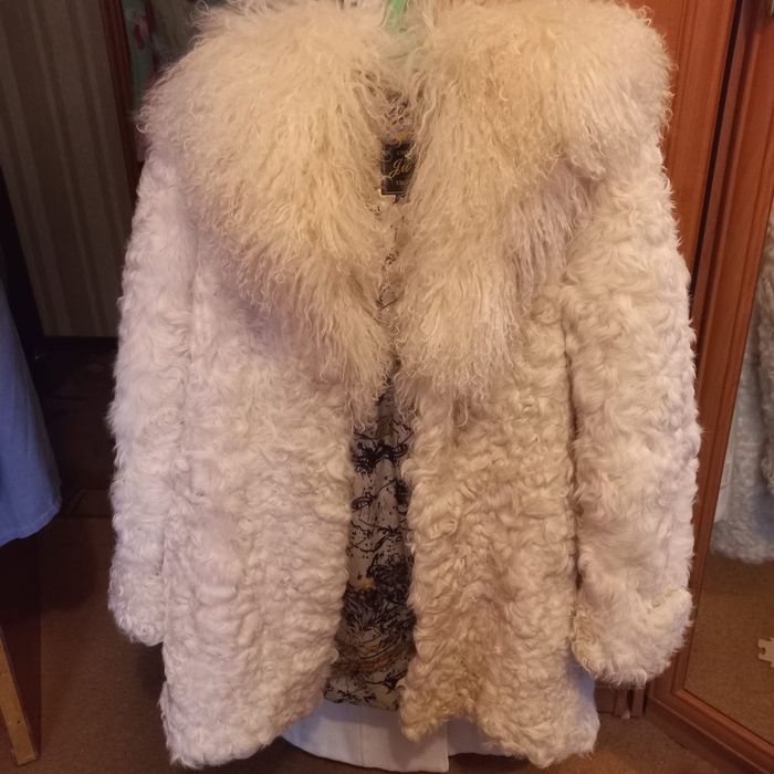 Продам натуральную очень  тёплую шубу-автоледи