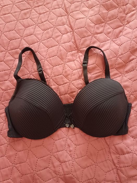 Vand sutien negru 70B în stare perfectă