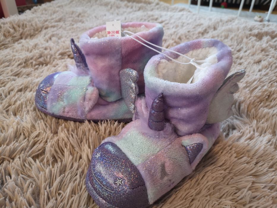 Топли пантофи - боти, нови. Номер 38