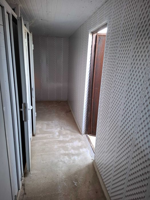 Контейнер предусмотрен под туалет