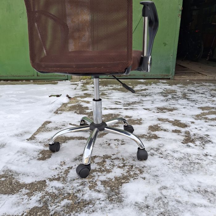 Scaun de birou cu manetă