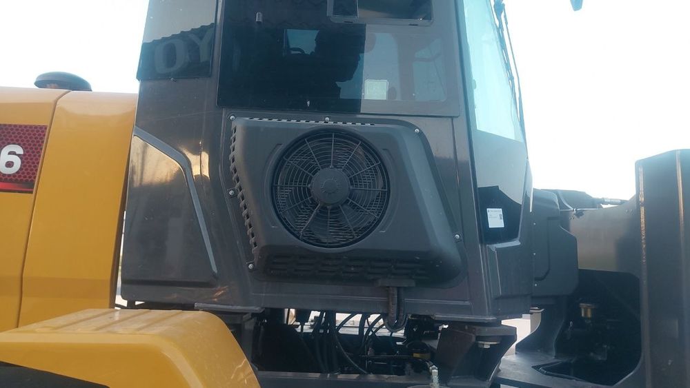 Traktor pogruzchil xcmg