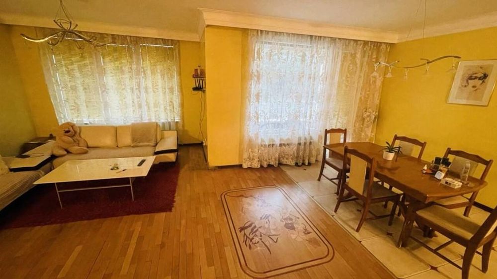 Дава се под наем Двустаен апартамент в София, Лозенец - 92 кв.м за 698.19 € - Снимка #1