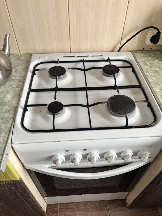 Продам газовую плиту