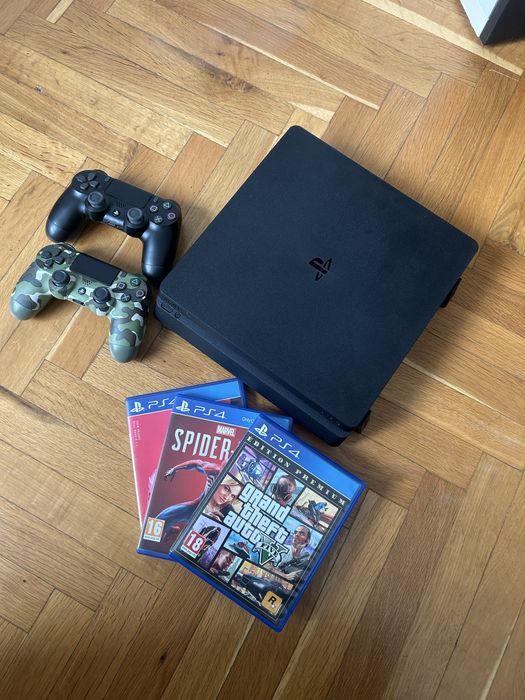 Playstation 4 Slim 1TB, два джойстика, чанта- Перфектен