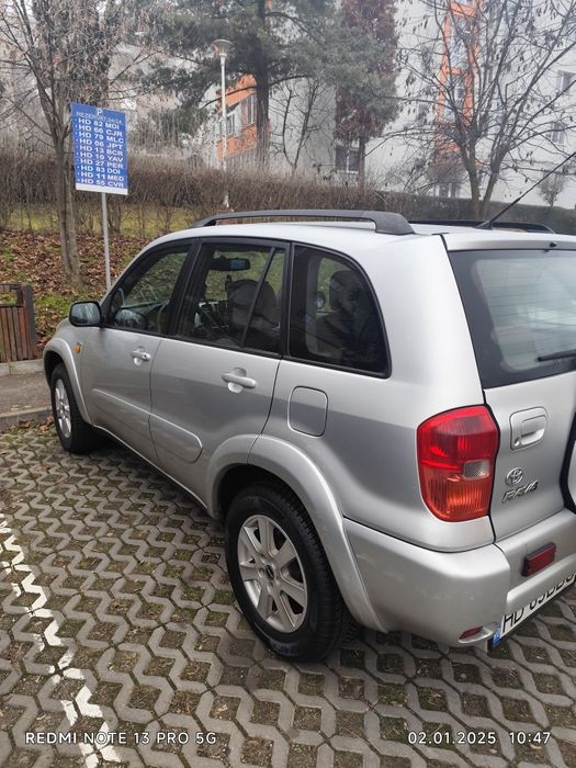 Vând Toyota RAV4 4×4