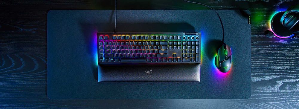 Tastatura Gaming mecanica RAZER BlackWidow V4 Green Clicky Switch, US RZ03-04690100-R3M1 negru garantie noua Sigilata