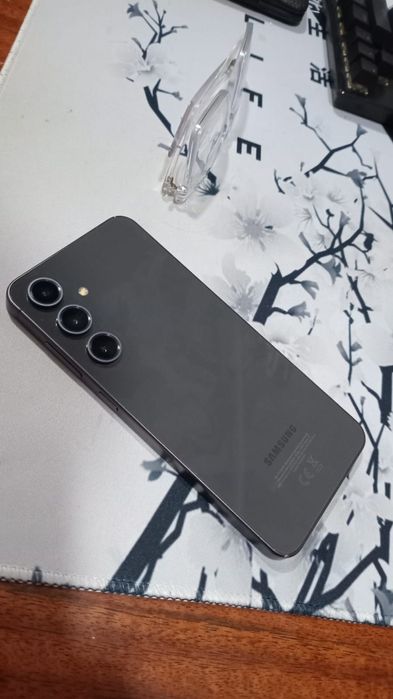 Samsung S24 FE черный