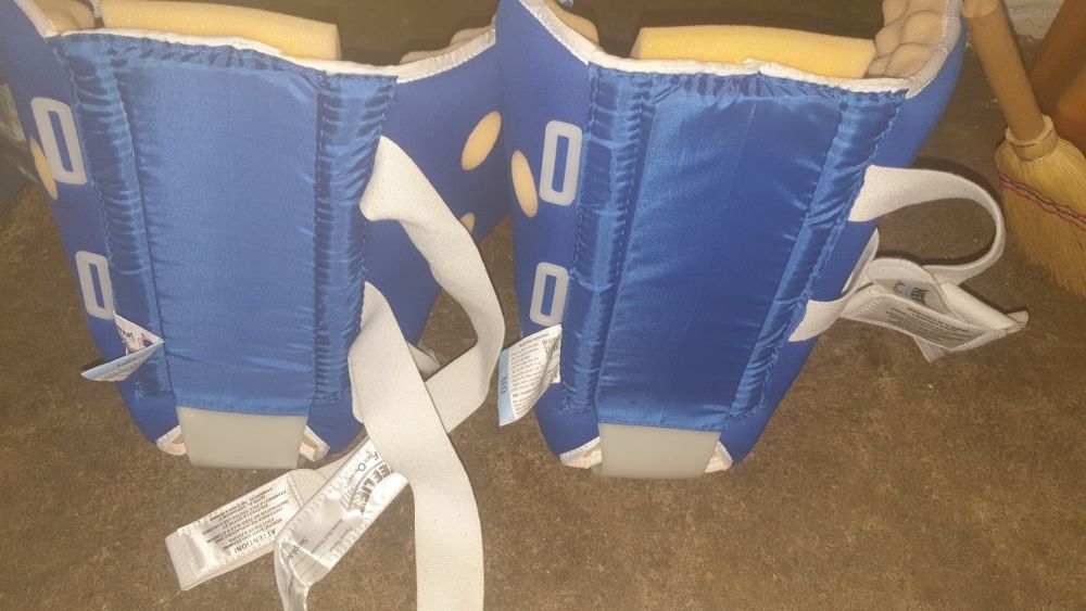 Cârje  carjă ca noi și orteza  orteza pentru imobilizarea la  calcai