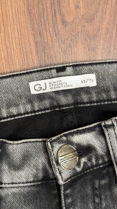 Продам мужские джинсы GJ