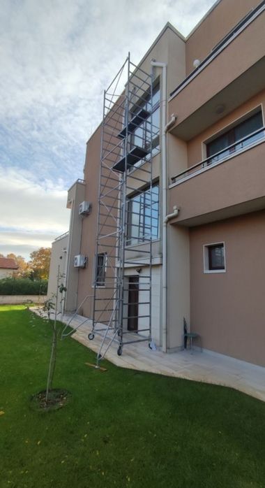 Чисто ново мобилно скеле олекотено перфектно за работа