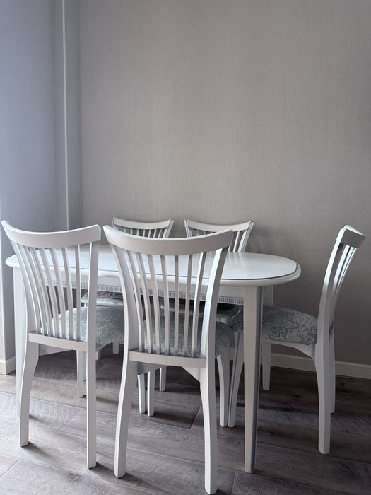 Продам стол и стулья