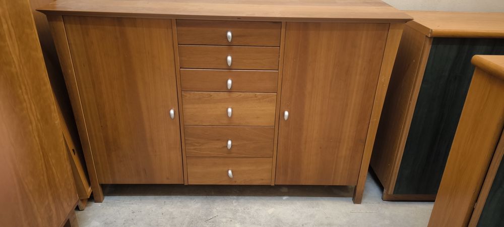 Продавам офис мебели, скрин, комод, бюро