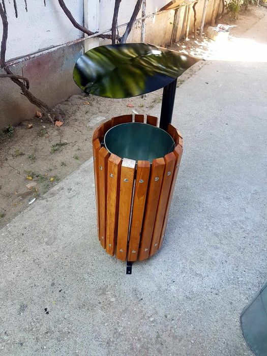 Cos de gunoi cu capac