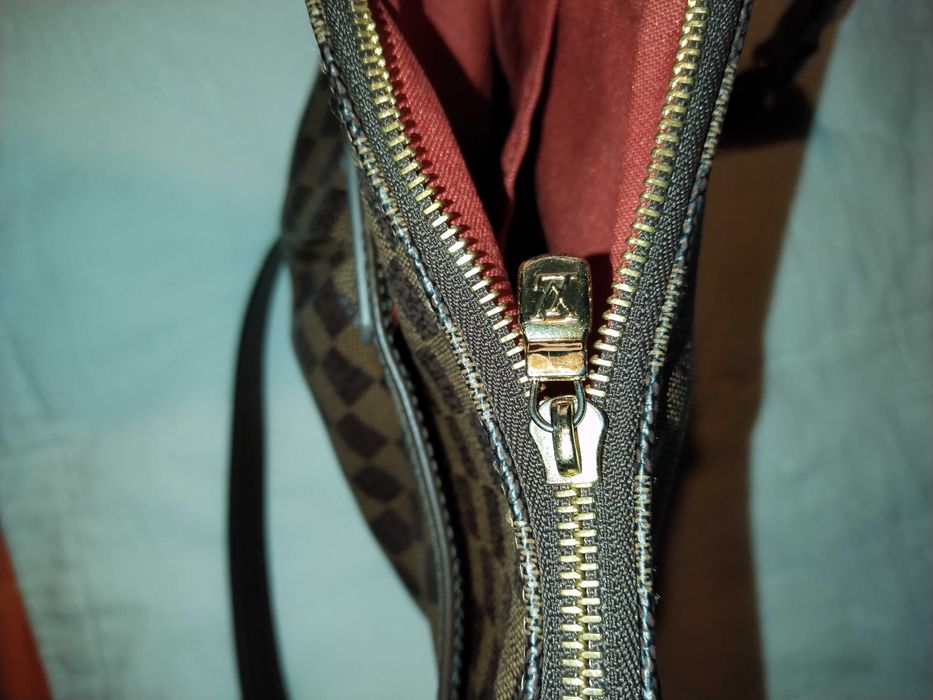 Louis Vuitton Bloomsbury, Lancel, Borbonese, Rosie Assoulin чанта ваза