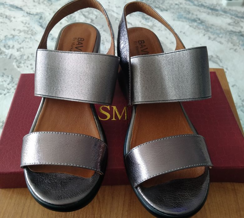 Продам босоножки