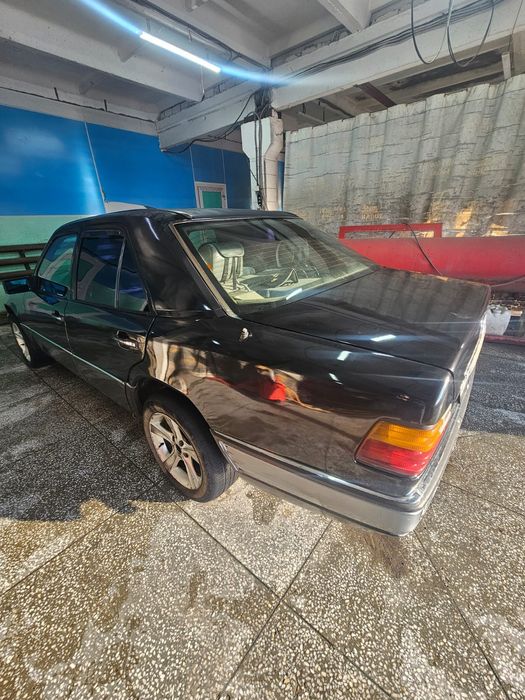 Мерседес 124, 2.2, в хорошем состоянии!